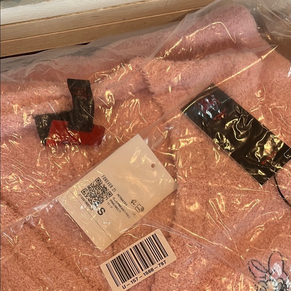 NWT Disney Forever 21 Daisy pink plush romper with pearl buttons  women’s small - Picture 2 of 12